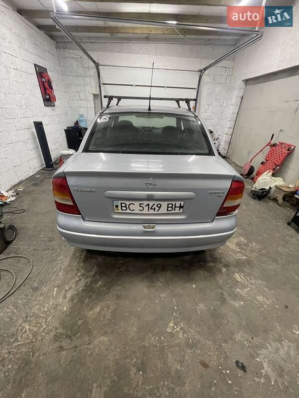 Седан Opel Astra 2004 в Стрые