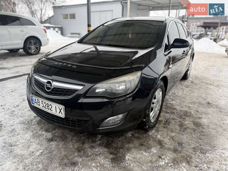 Универсал Opel Astra 2011 в Хмельницком