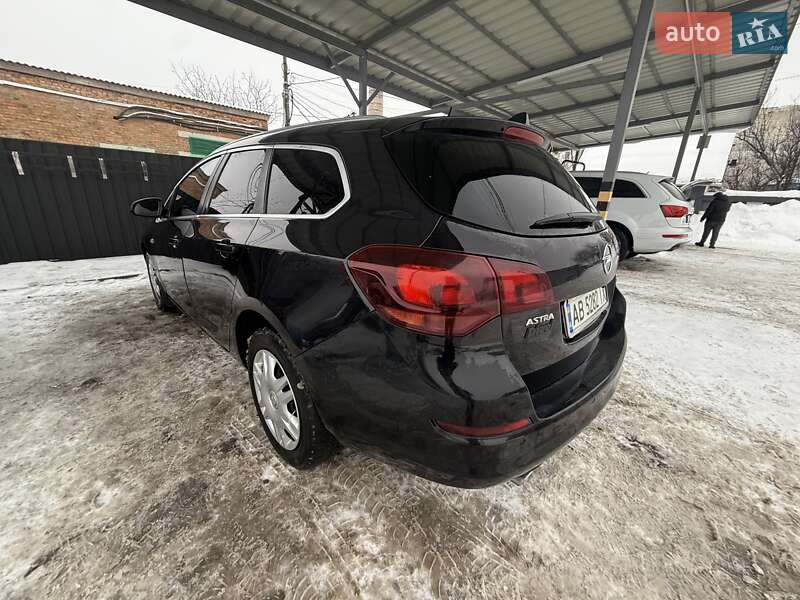 Универсал Opel Astra 2011 в Хмельницком