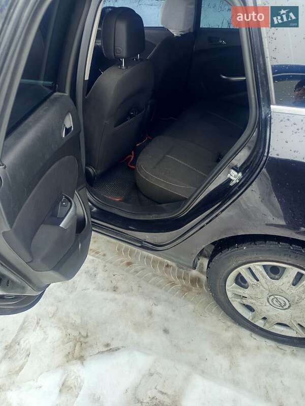 Универсал Opel Astra 2011 в Хмельницком