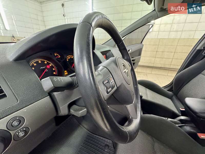Хэтчбек Opel Astra 2006 в Сумах