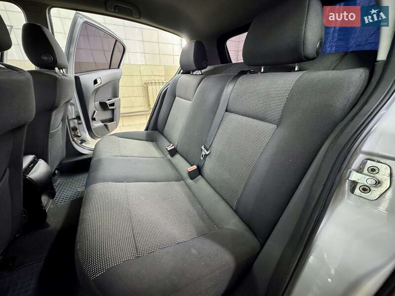 Хэтчбек Opel Astra 2006 в Сумах