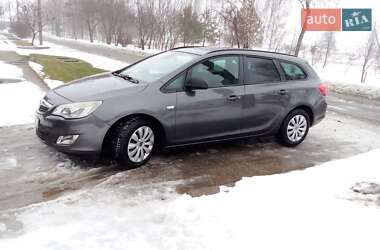 Универсал Opel Astra 2011 в Вараше
