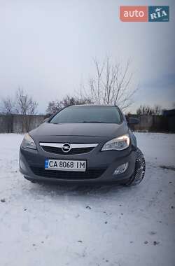 Универсал Opel Astra 2011 в Умани