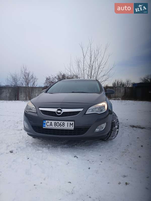 Универсал Opel Astra 2011 в Умани