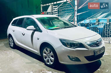 Универсал Opel Astra 2012 в Львове