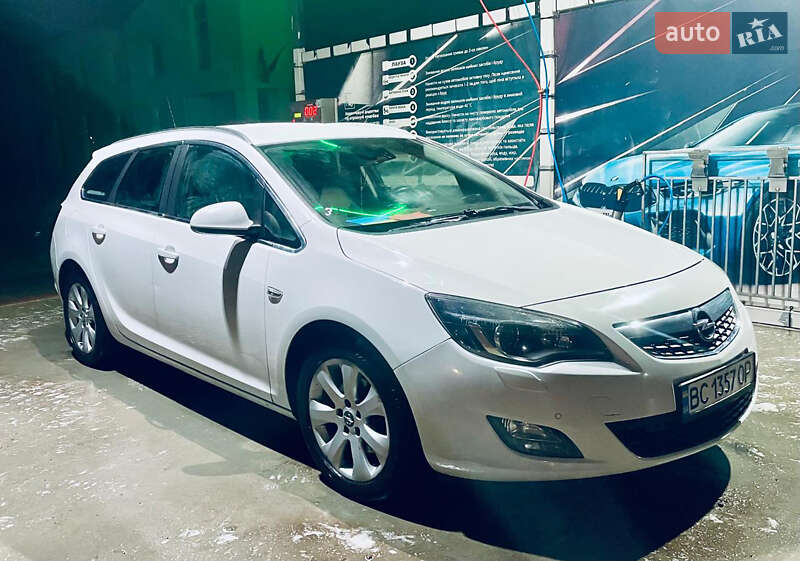 Opel Astra 2012