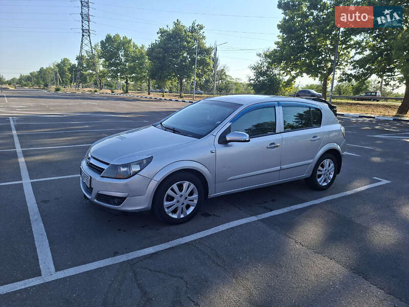 Хэтчбек Opel Astra 2005 в Николаеве