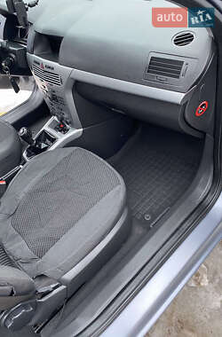 Универсал Opel Astra 2009 в Луцке