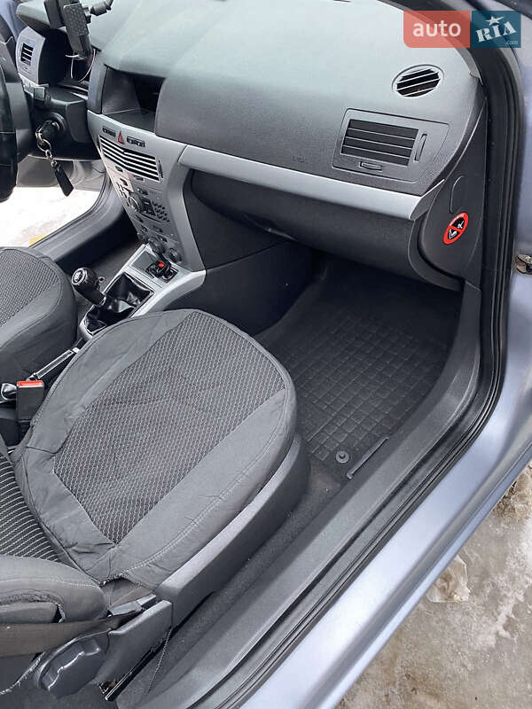 Универсал Opel Astra 2009 в Луцке