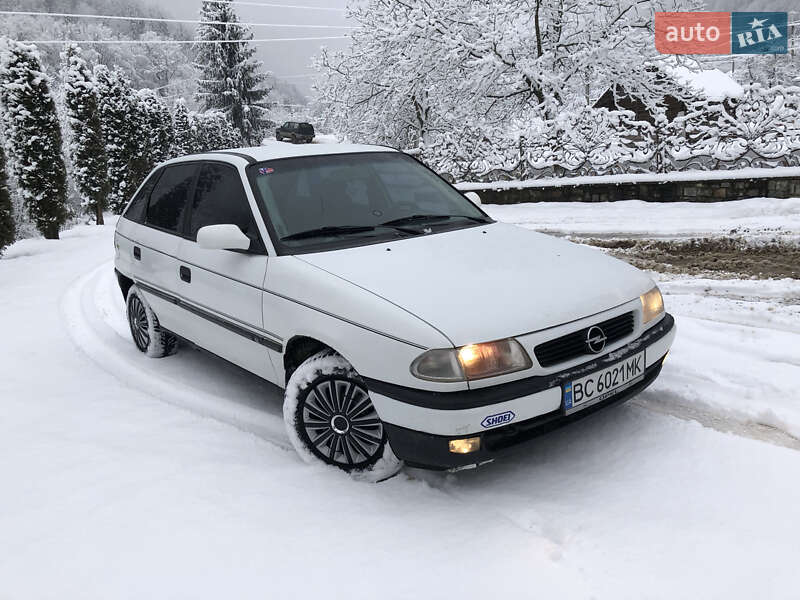 Хэтчбек Opel Astra 1995 в Косове фото 3 Хэтчбек Opel Astra 1995 в Косове