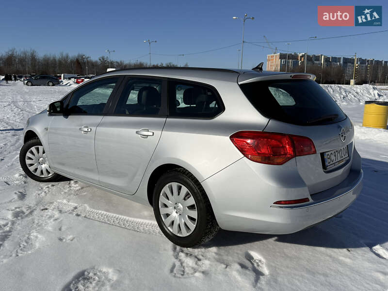 Универсал Opel Astra 2015 в Львове