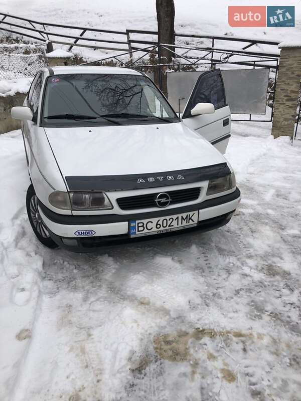 Хэтчбек Opel Astra 1995 в Косове фото 2 Хэтчбек Opel Astra 1995 в Косове