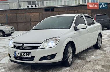 Седан Opel Astra 2012 в Киеве