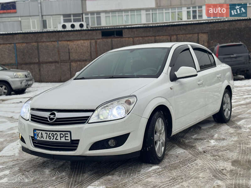 Opel Astra 2012