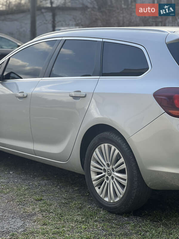 Универсал Opel Astra 2013 в Ивано-Франковске