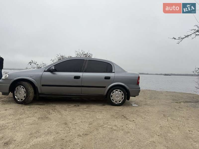 Седан Opel Astra 2008 в Богуславе