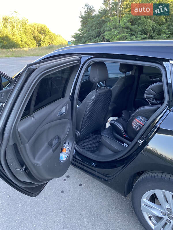 Універсал Opel Astra 2017 в Дунаївцях