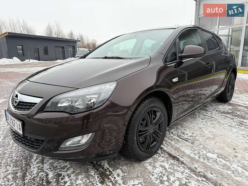 Хэтчбек Opel Astra 2011 в Ровно