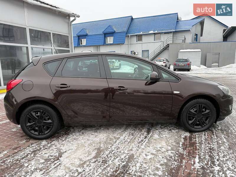 Хэтчбек Opel Astra 2011 в Ровно
