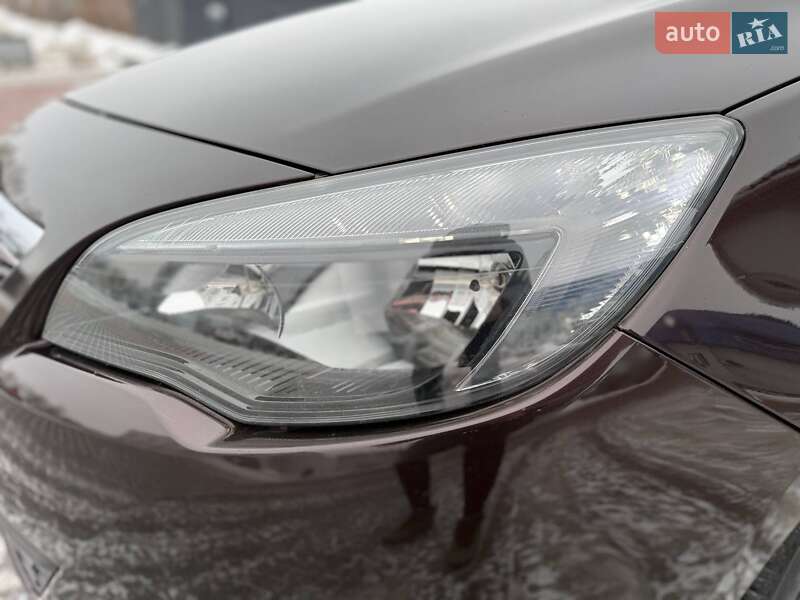 Хэтчбек Opel Astra 2011 в Ровно