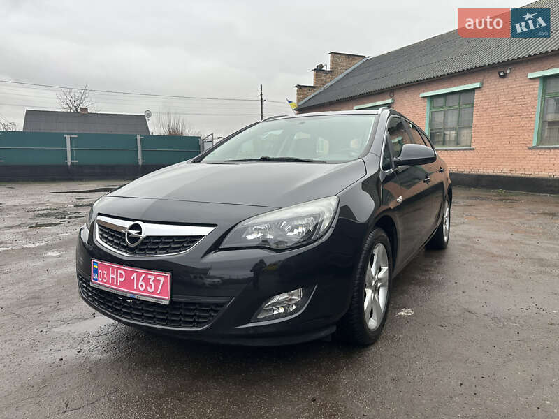 Универсал Opel Astra 2012 в Нововолынске