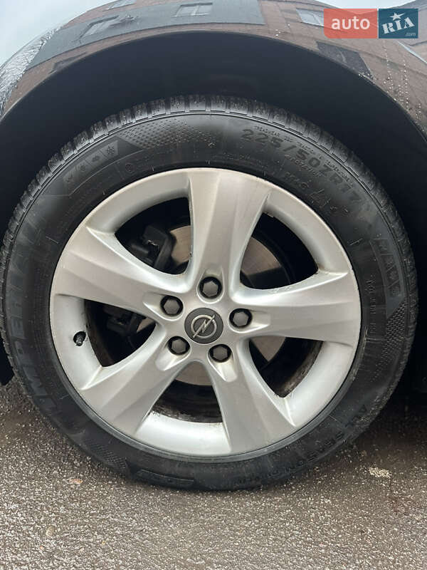 Универсал Opel Astra 2012 в Нововолынске