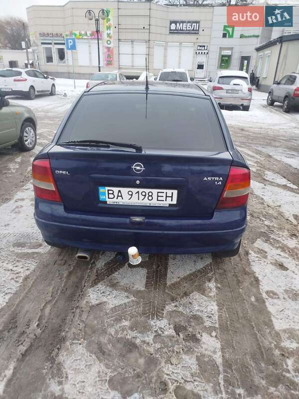 Хэтчбек Opel Astra 2004 в Знаменке