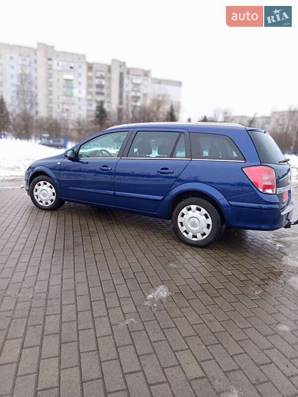 Универсал Opel Astra 2009 в Дрогобыче