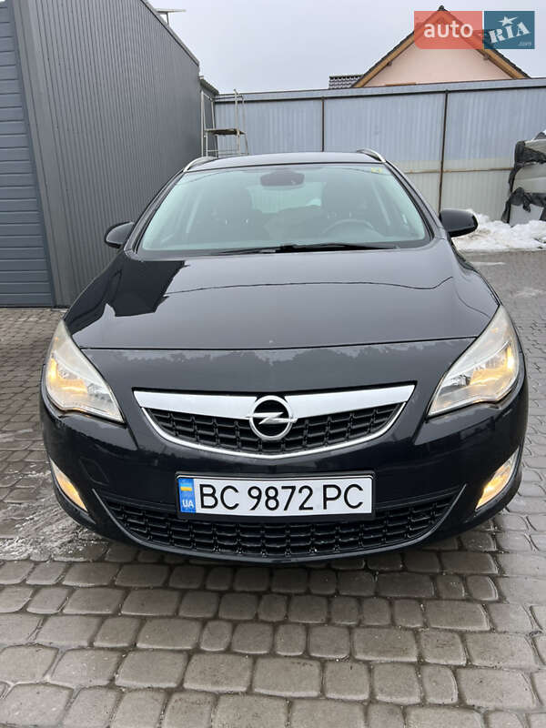 Універсал Opel Astra 2011 в Львові