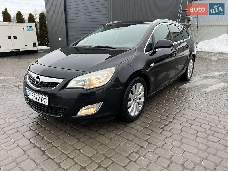 Універсал Opel Astra 2011 в Львові