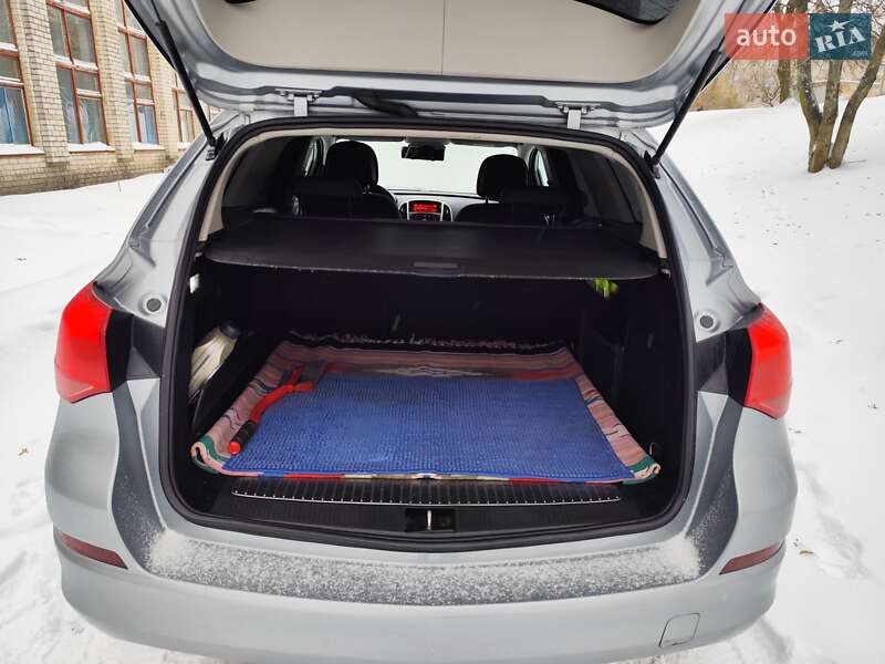 Универсал Opel Astra 2011 в Бердичеве