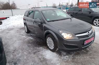 Універсал Opel Astra 2010 в Луцьку