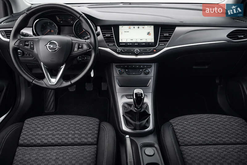 Универсал Opel Astra 2017 в Ровно