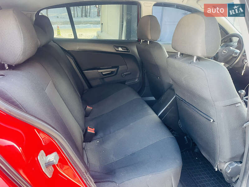 Хэтчбек Opel Astra 2012 в Киеве