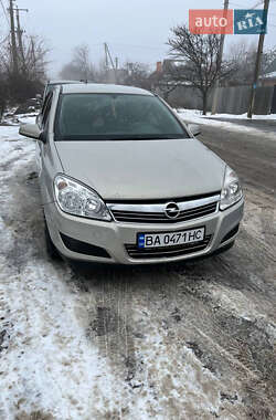 Хэтчбек Opel Astra 2008 в Знаменке