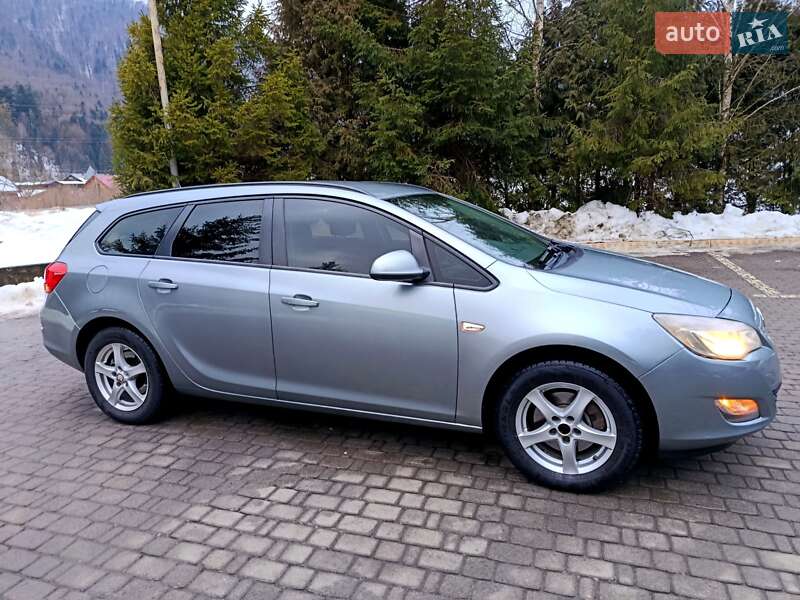 Универсал Opel Astra 2011 в Сколе