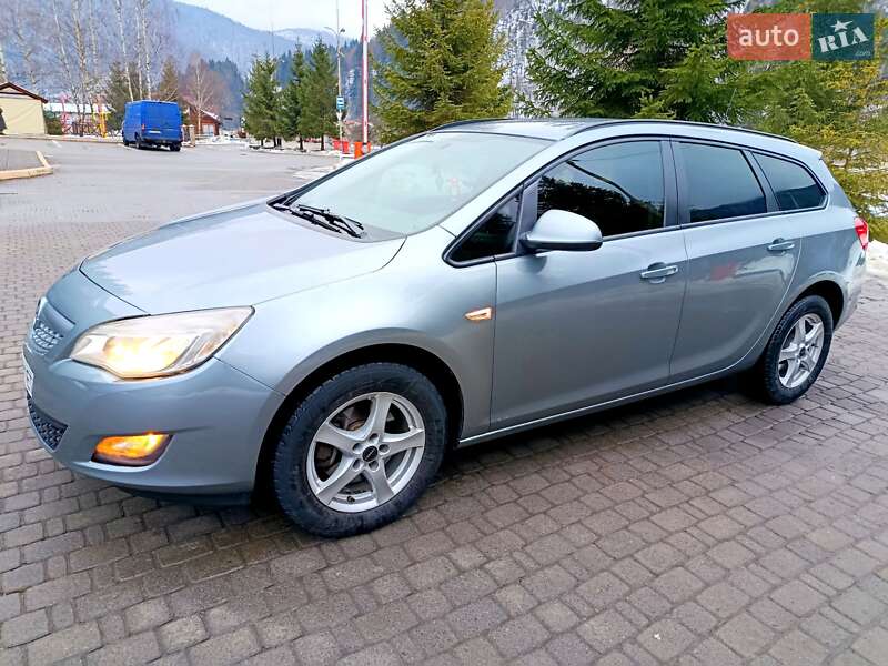Универсал Opel Astra 2011 в Сколе