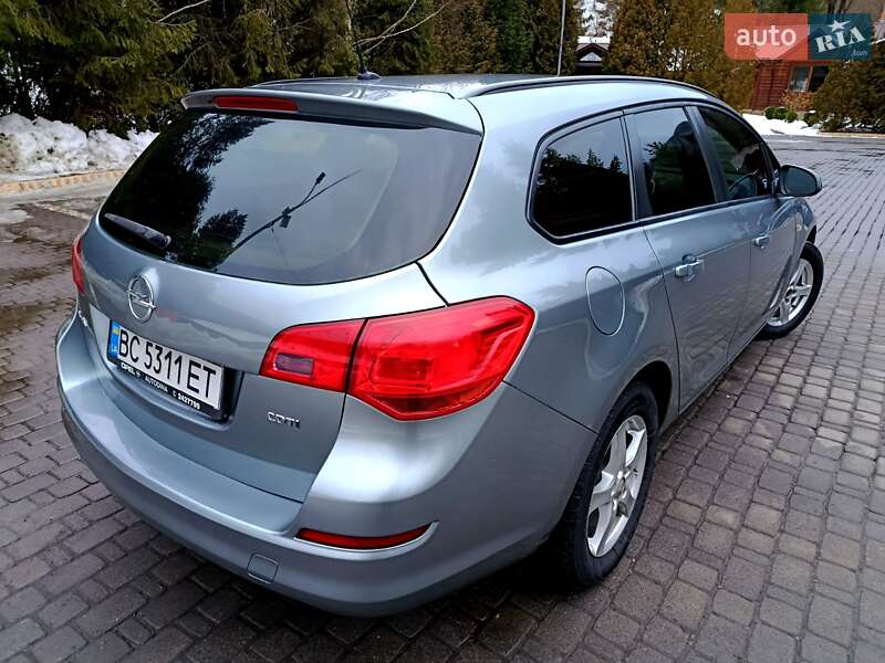 Универсал Opel Astra 2011 в Сколе