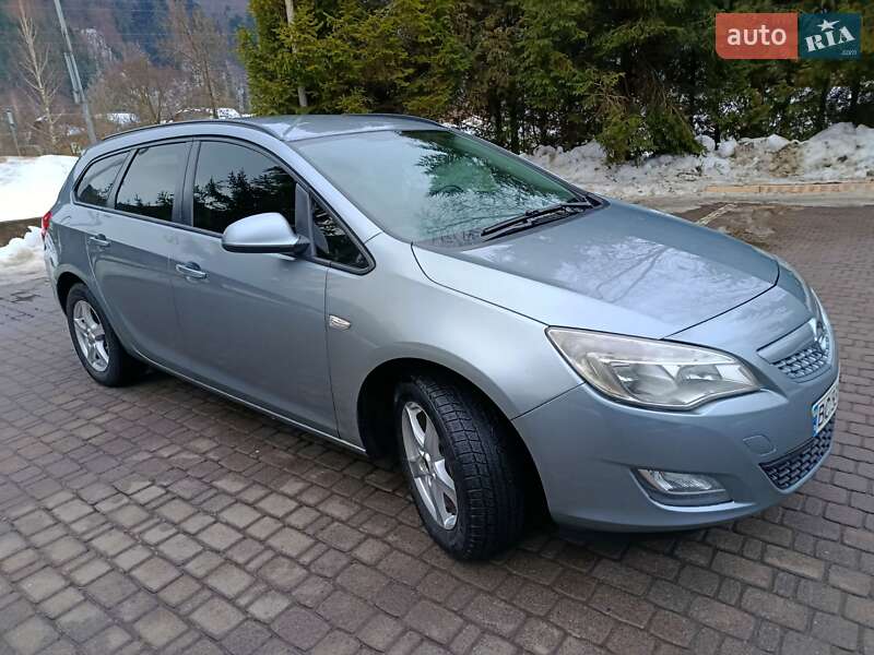 Универсал Opel Astra 2011 в Сколе