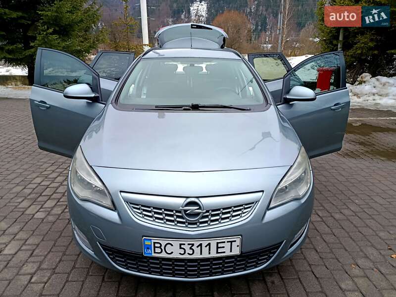 Универсал Opel Astra 2011 в Сколе