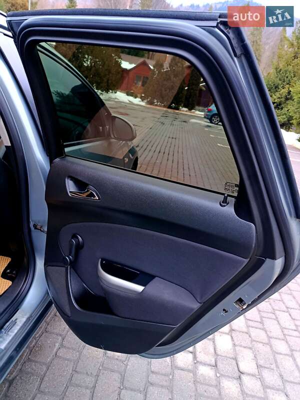 Универсал Opel Astra 2011 в Сколе