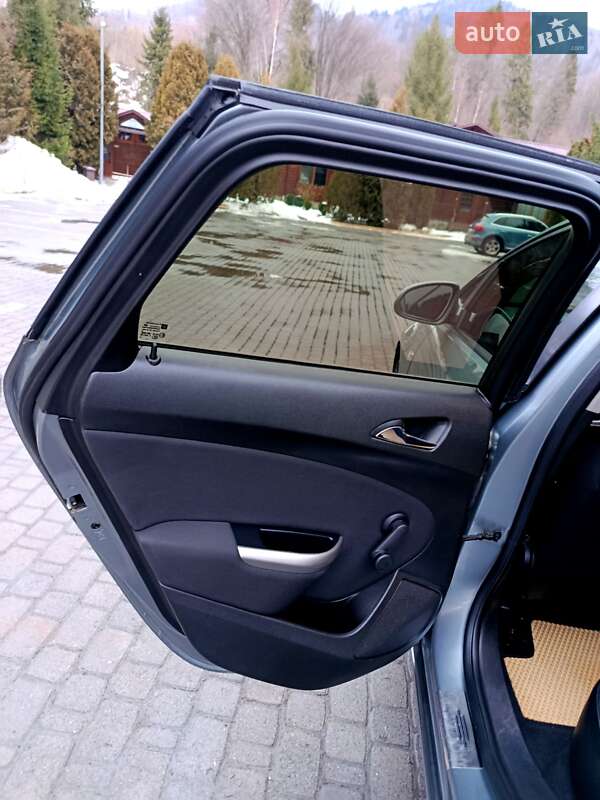 Универсал Opel Astra 2011 в Сколе