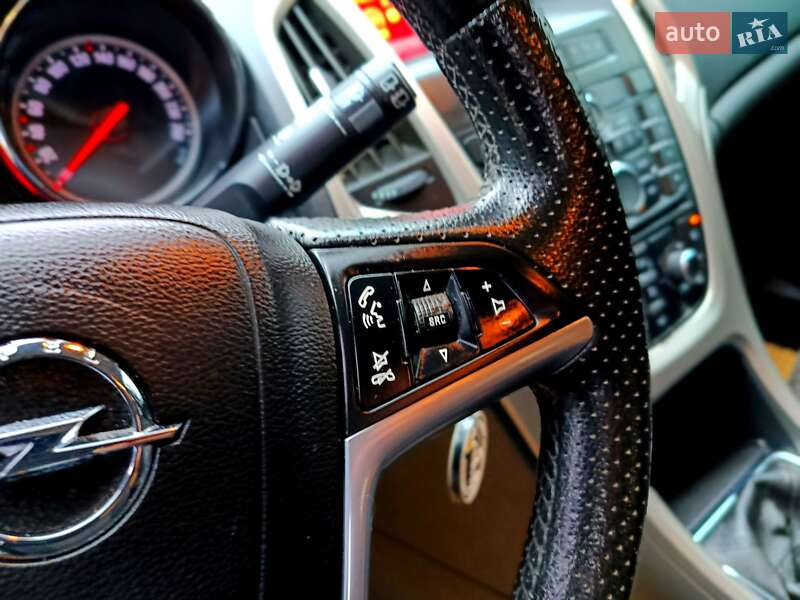 Универсал Opel Astra 2011 в Сколе