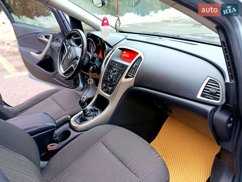 Универсал Opel Astra 2011 в Сколе