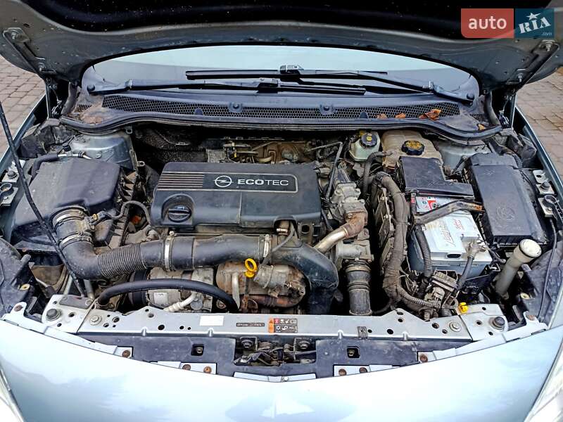 Универсал Opel Astra 2011 в Сколе