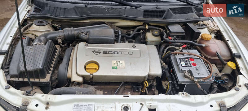 Универсал Opel Astra 2003 в Великом Березном