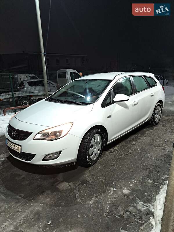 Универсал Opel Astra 2011 в Луцке