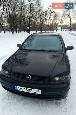 Седан Opel Astra 2006 в Малині
