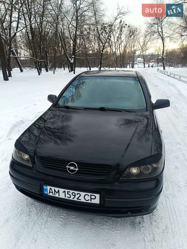 Седан Opel Astra 2006 в Малине